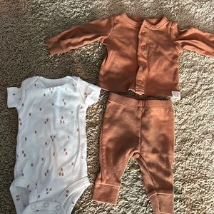 Baby clothes! New born in first pic, Devon’s pic 0-3 months